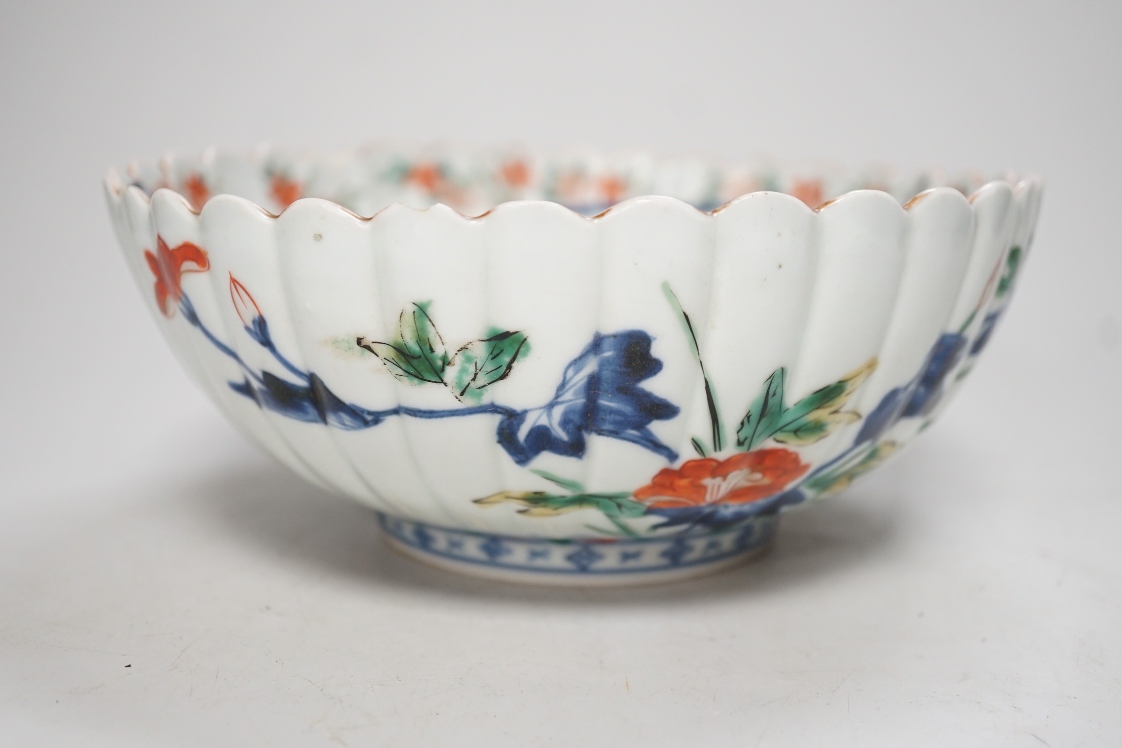 A 19th century Japanese porcelain bowl in Chinese style. 20cm diameter